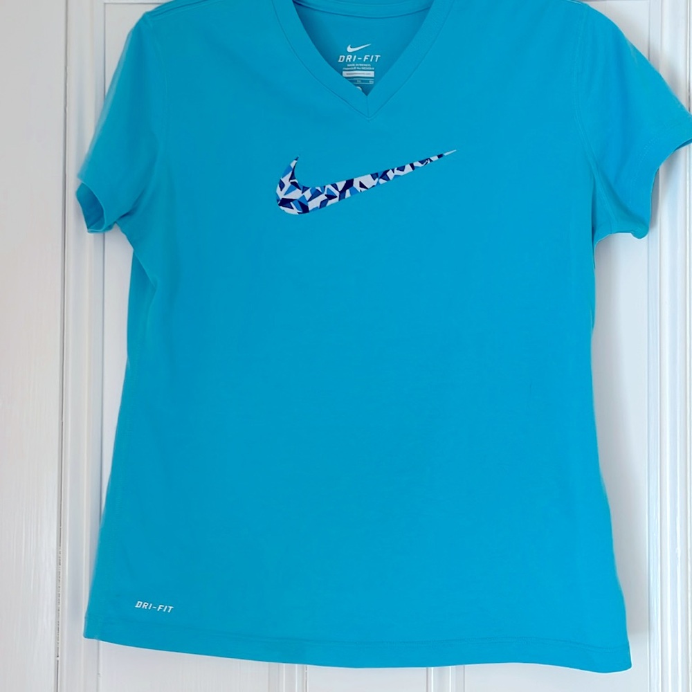 Nike dri fit v-neck t-shirt  girls XL